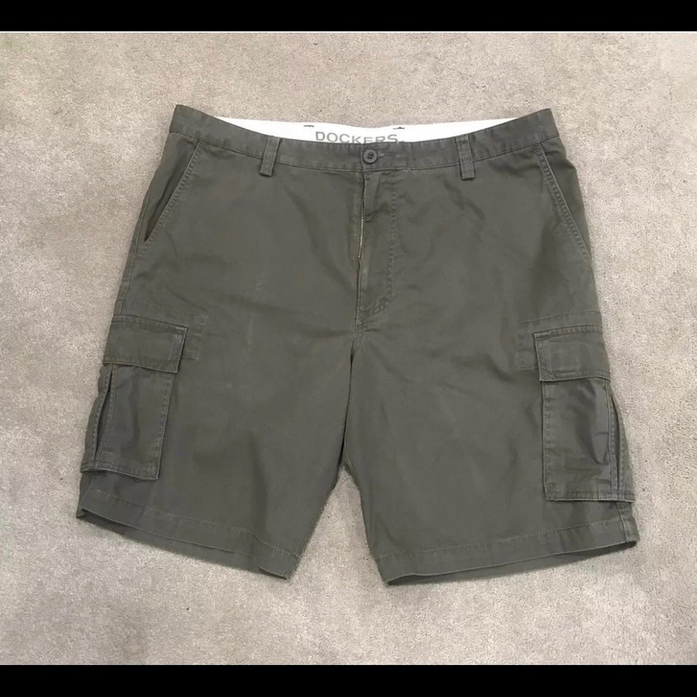 Men’s Dockers cargo shorts